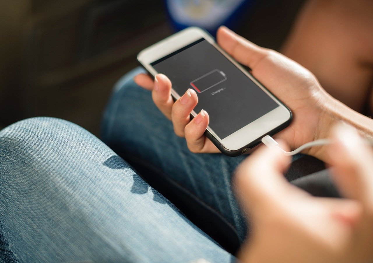 Consomac : L'incertitude sur le chargeur des iPhone de 2019