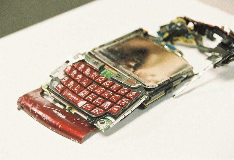 Un Blackberry cassé.