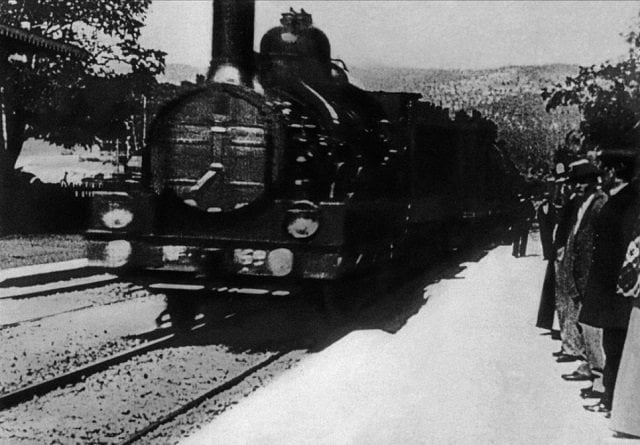 L'arrivée d'un train en gare de La Ciotat.