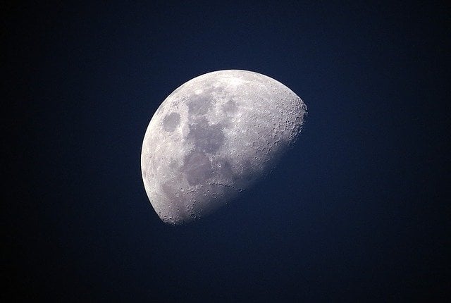 La face cachée de la Lune.