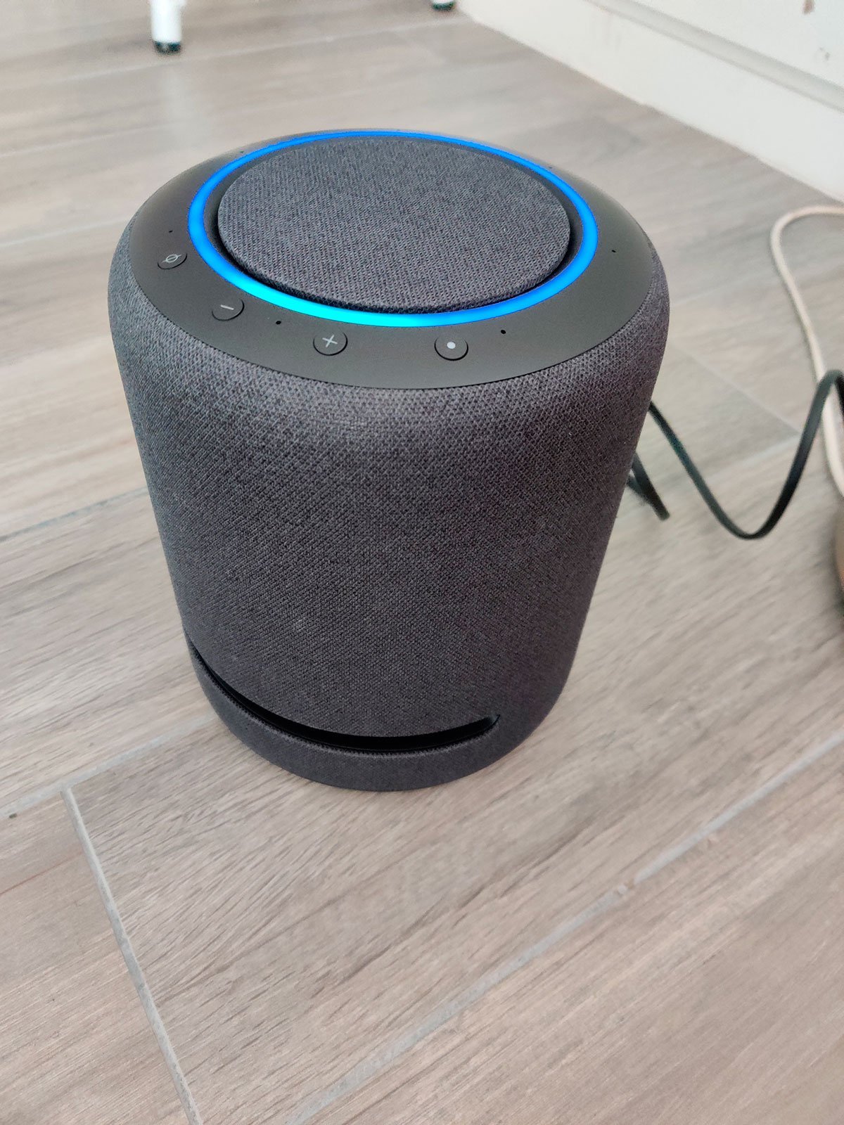 Echo Studio | Notre enceinte connectée Bluetooth et Wi-Fi aux meilleures  performances audio | Avec Dolby Atmos, son spatial, hub connecté et Alexa 