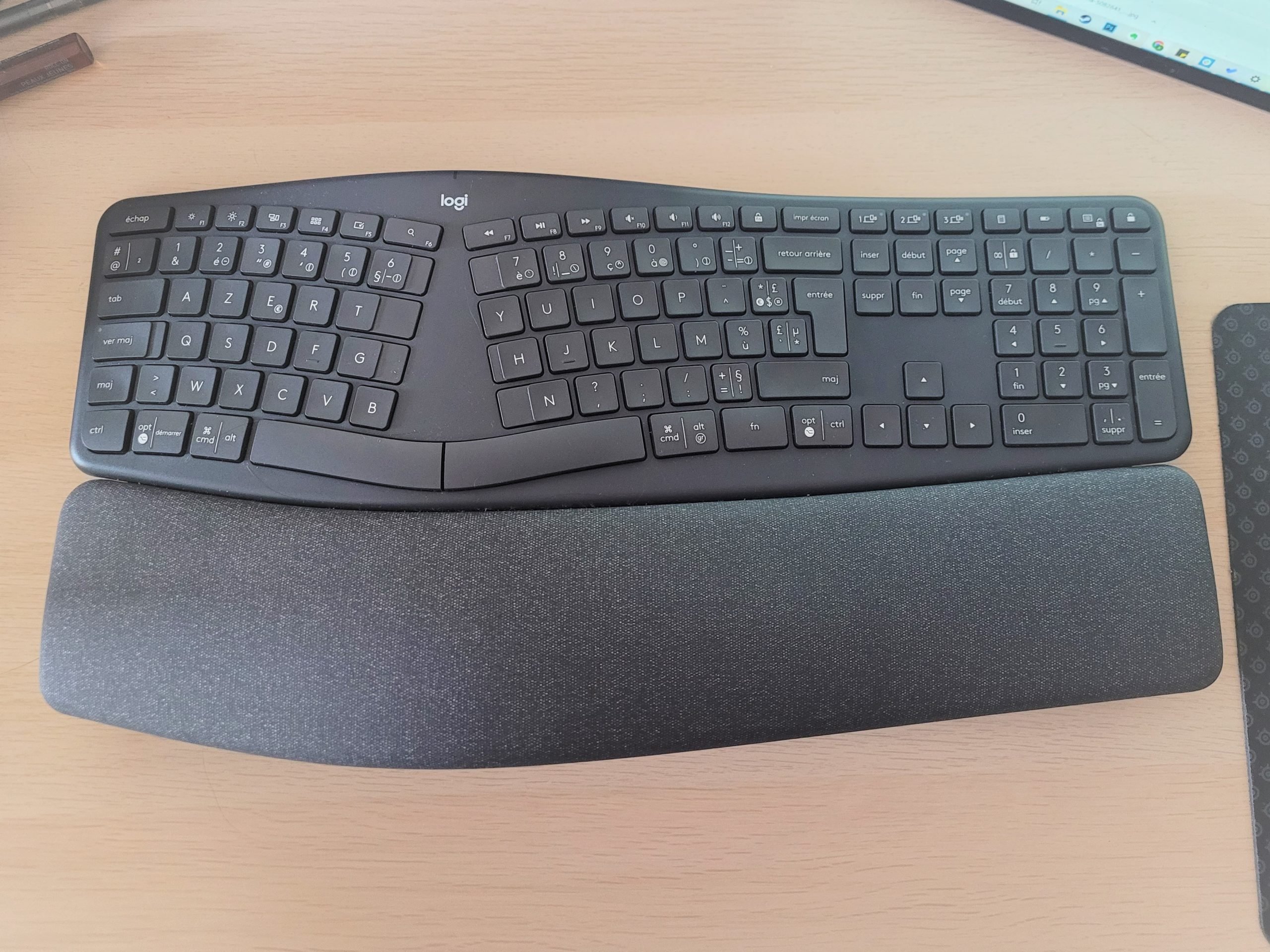 Test Microsoft Ergonomic Keyboard : le clavier ergonomique confortable et  abordable - Les Numériques