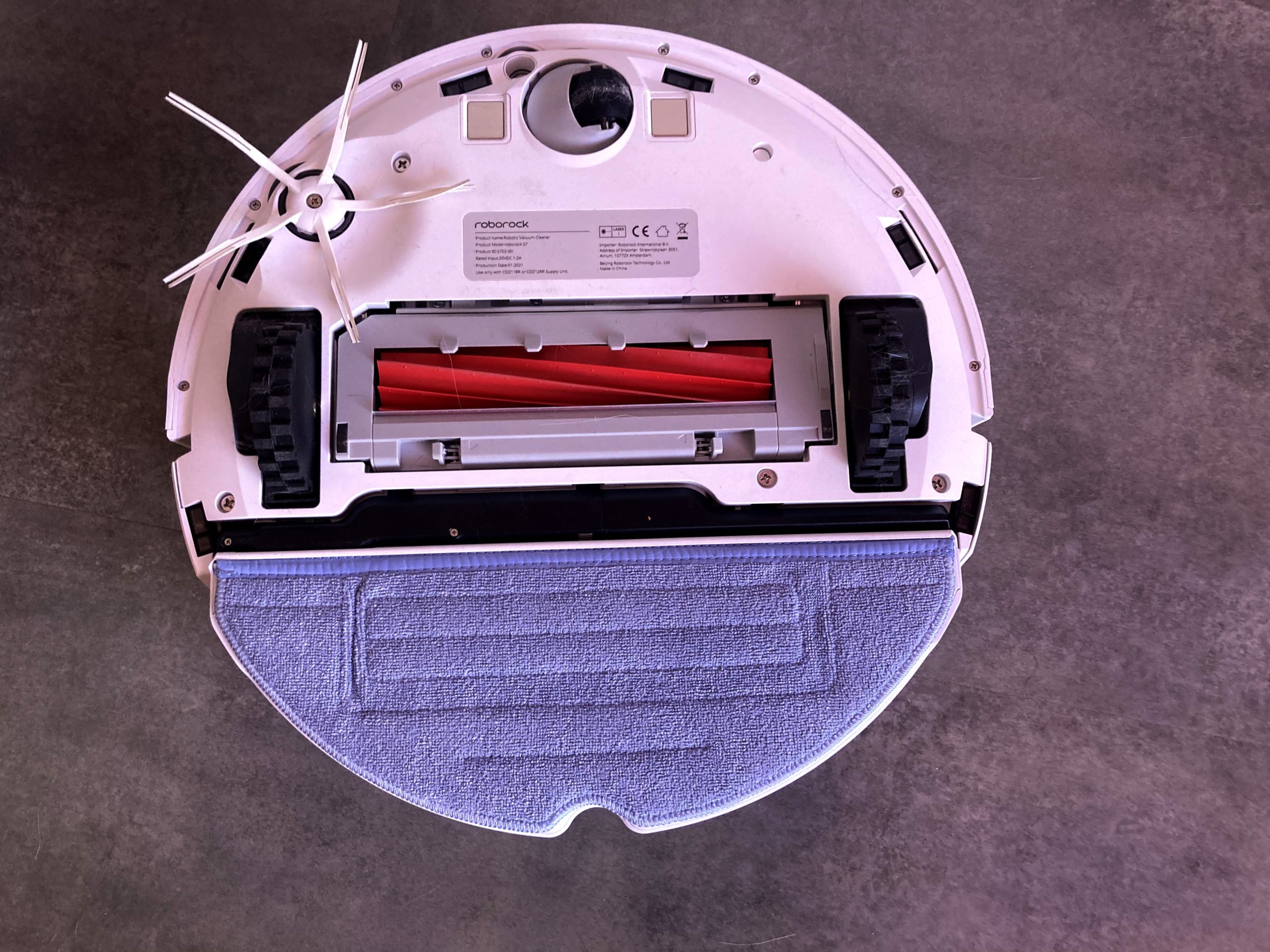 Roborock S7, Nouveau système de serpillère à vibration sonique pour le Roborock  S7. Vous avez laissé du café séché sur le sol? Vous devez frotter pour en  venir à