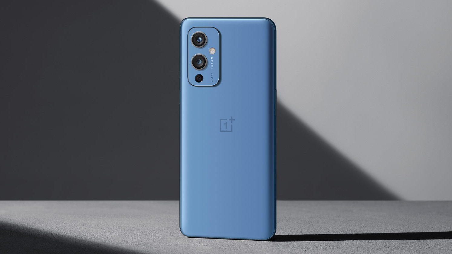 OnePlus 9 dans sa version bleue