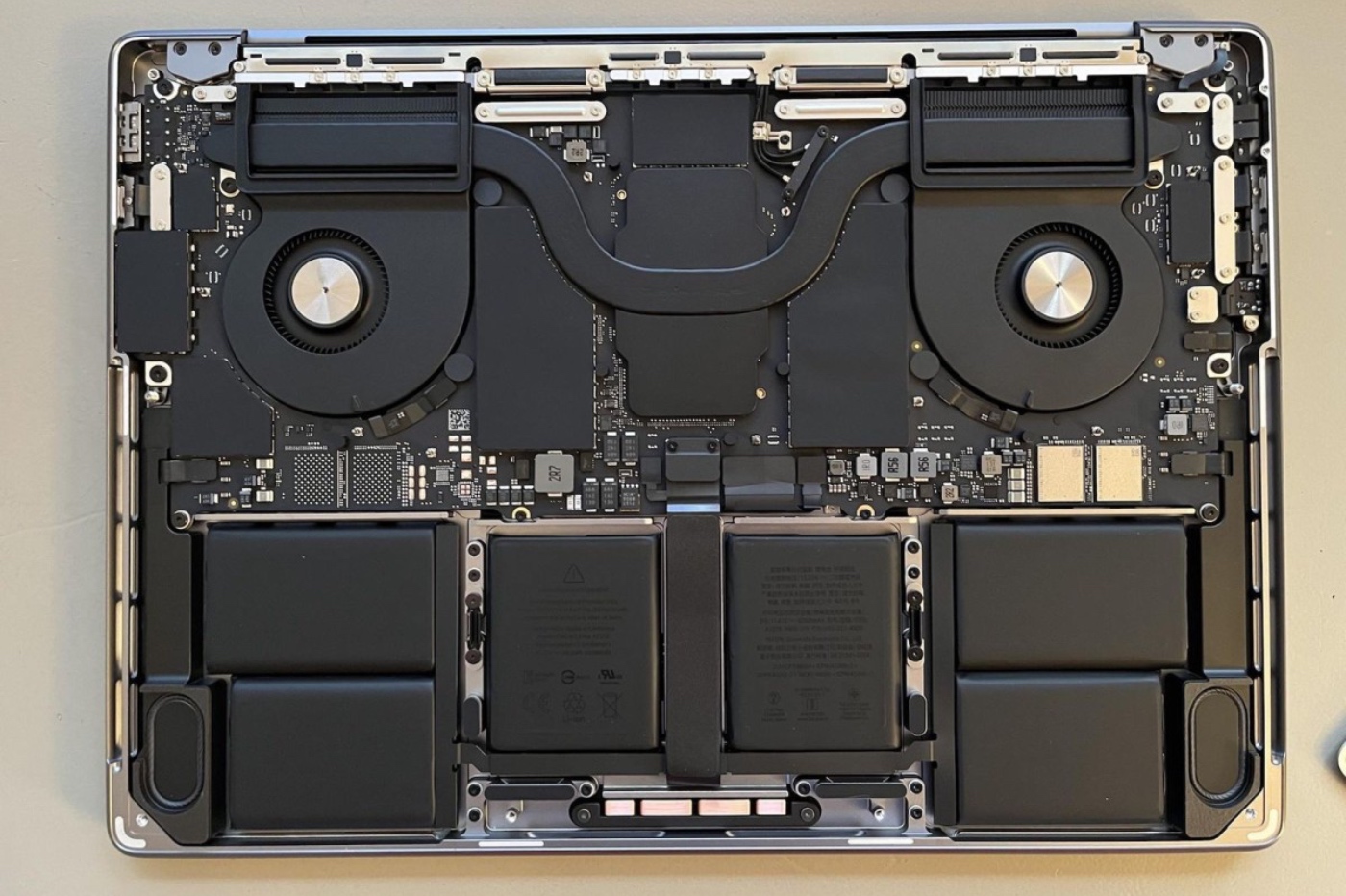 TOPCASE CHÂSSIS SANS CLAVIER POUR MACBOOK AIR 13 A1369 AvenueMac