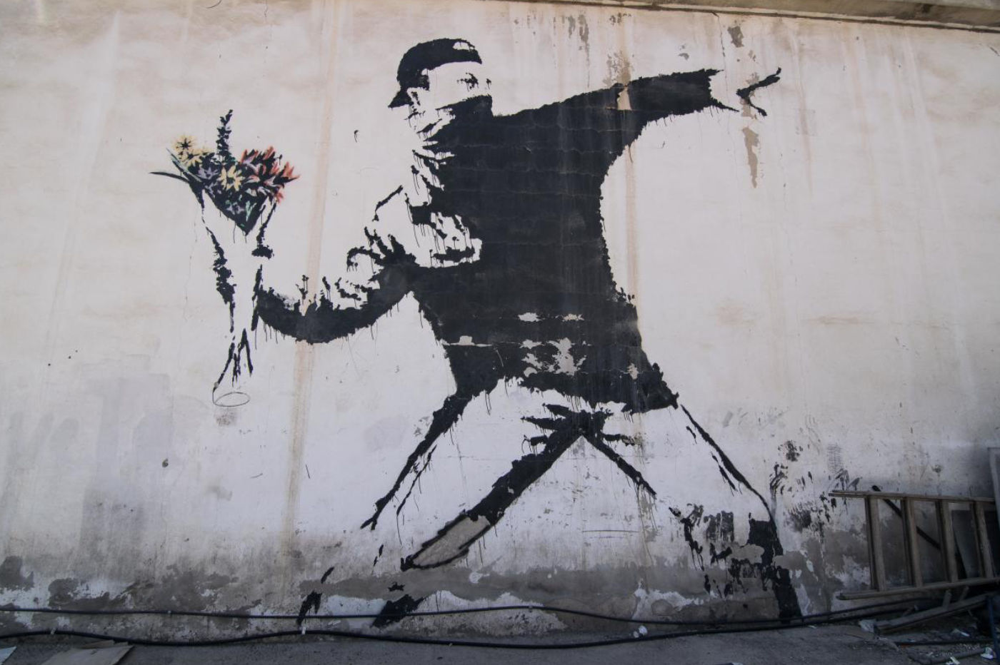 bansky-love-is-in-the-air