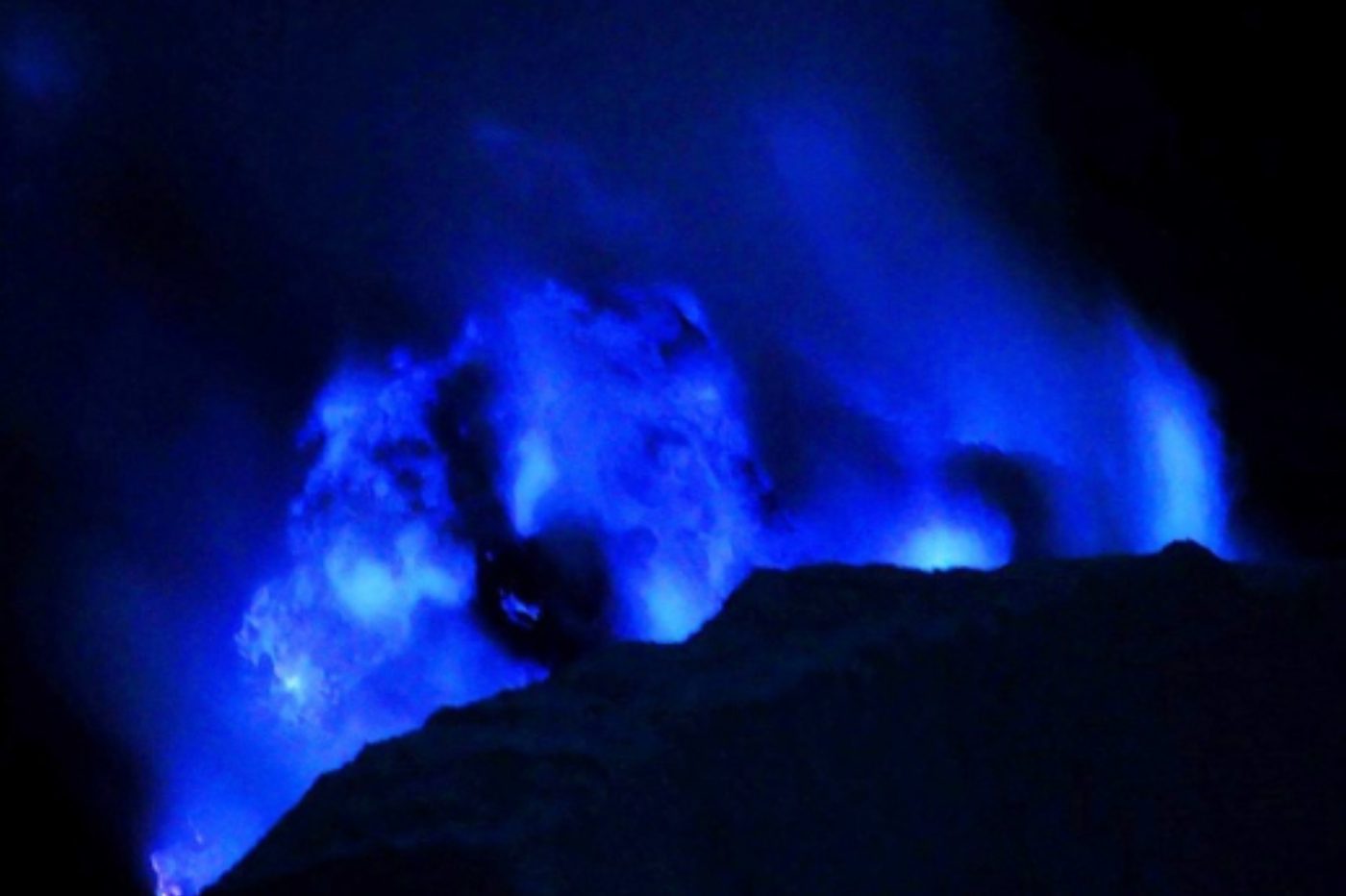 flammes-bleues-volcan-indonesie