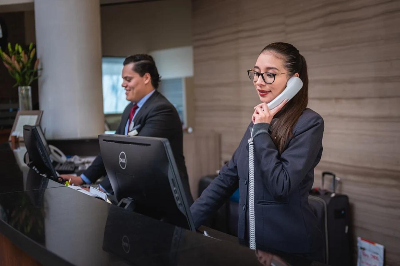 Femme au téléphone