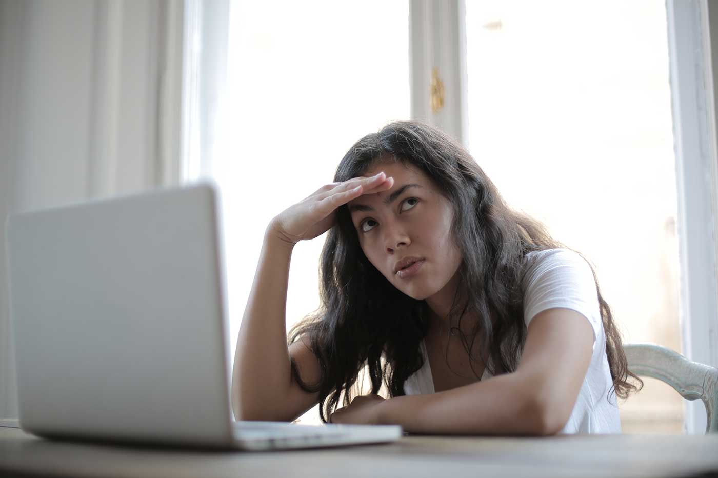 Télétravail agacé problème ordinateur stress