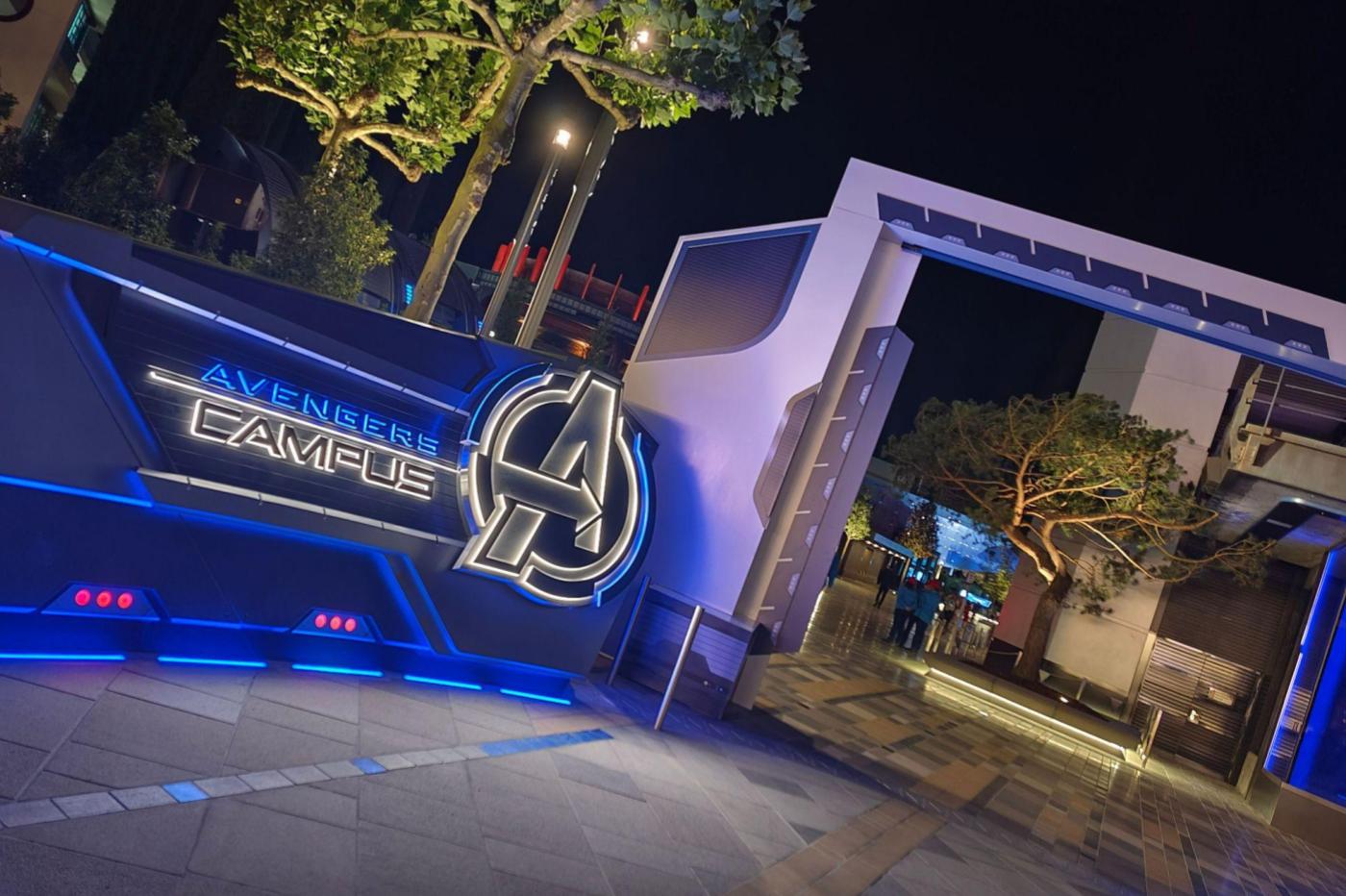 Entrée de l'Avengers Campus Paris