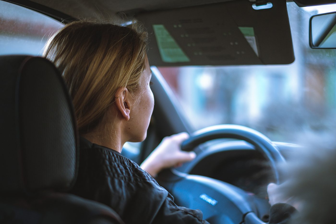 Femme conduite voiture