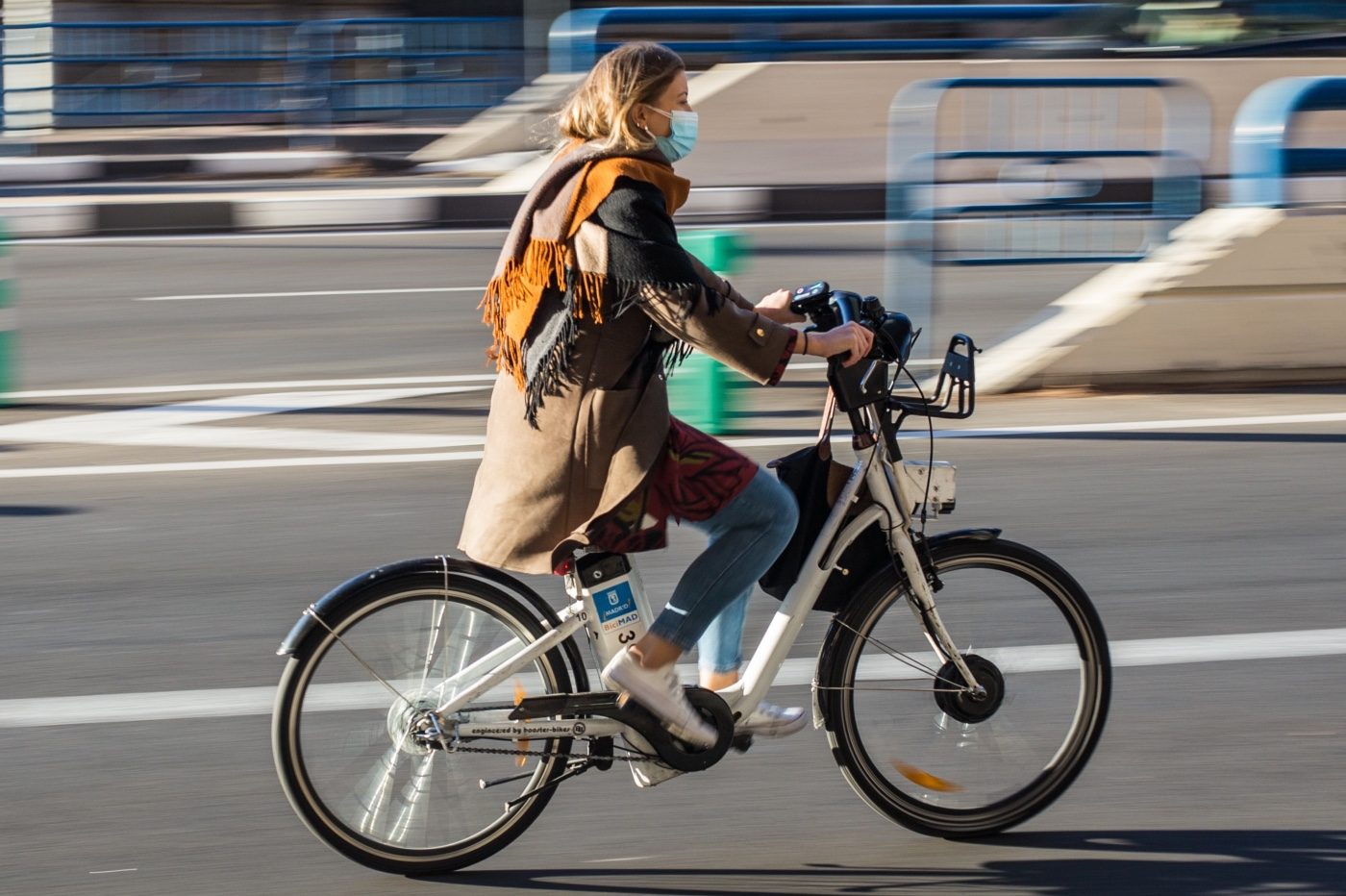 Transports : On a testé le vélo électrique pliant « le plus léger au monde  » - Le Parisien