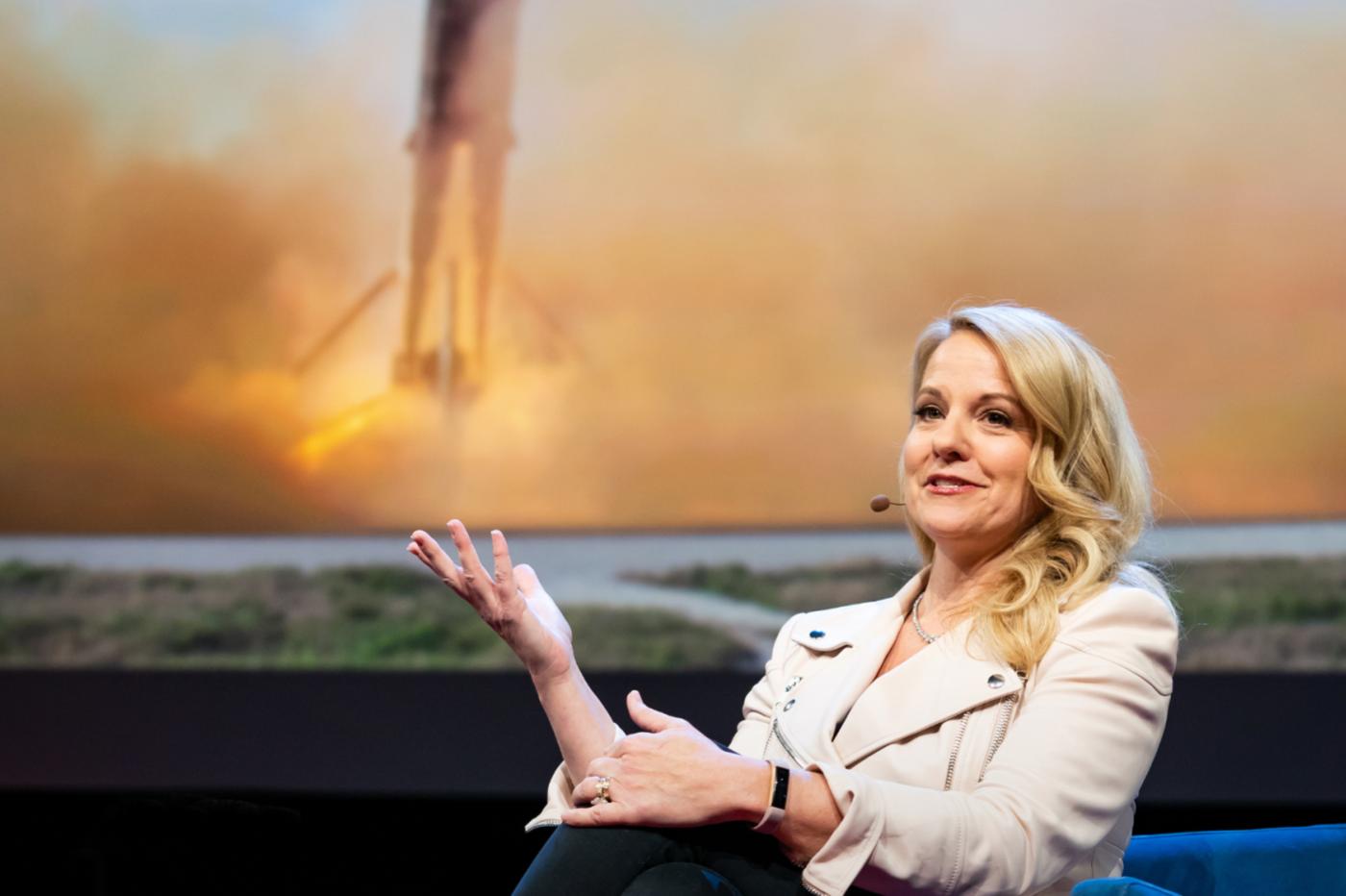 Gwynne Shotwell numéro deux de SpaceX lors d'une conférence TED
