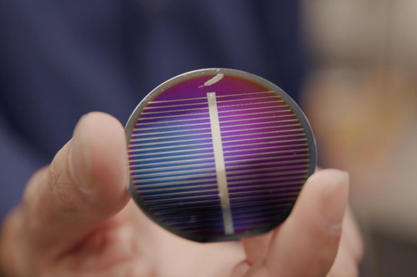 Une cellule photovoltaïque produite grâce au procédé Blue Alchemist de Blue Origin,