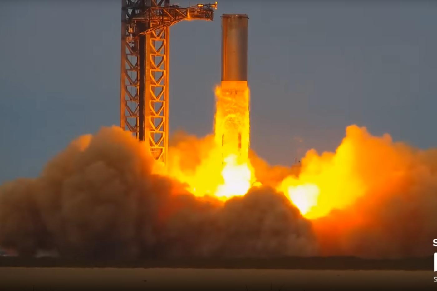 Un test de mise à feu statique du lanceur Super Heavy de SpaceX, avec 31 des 33 moteurs