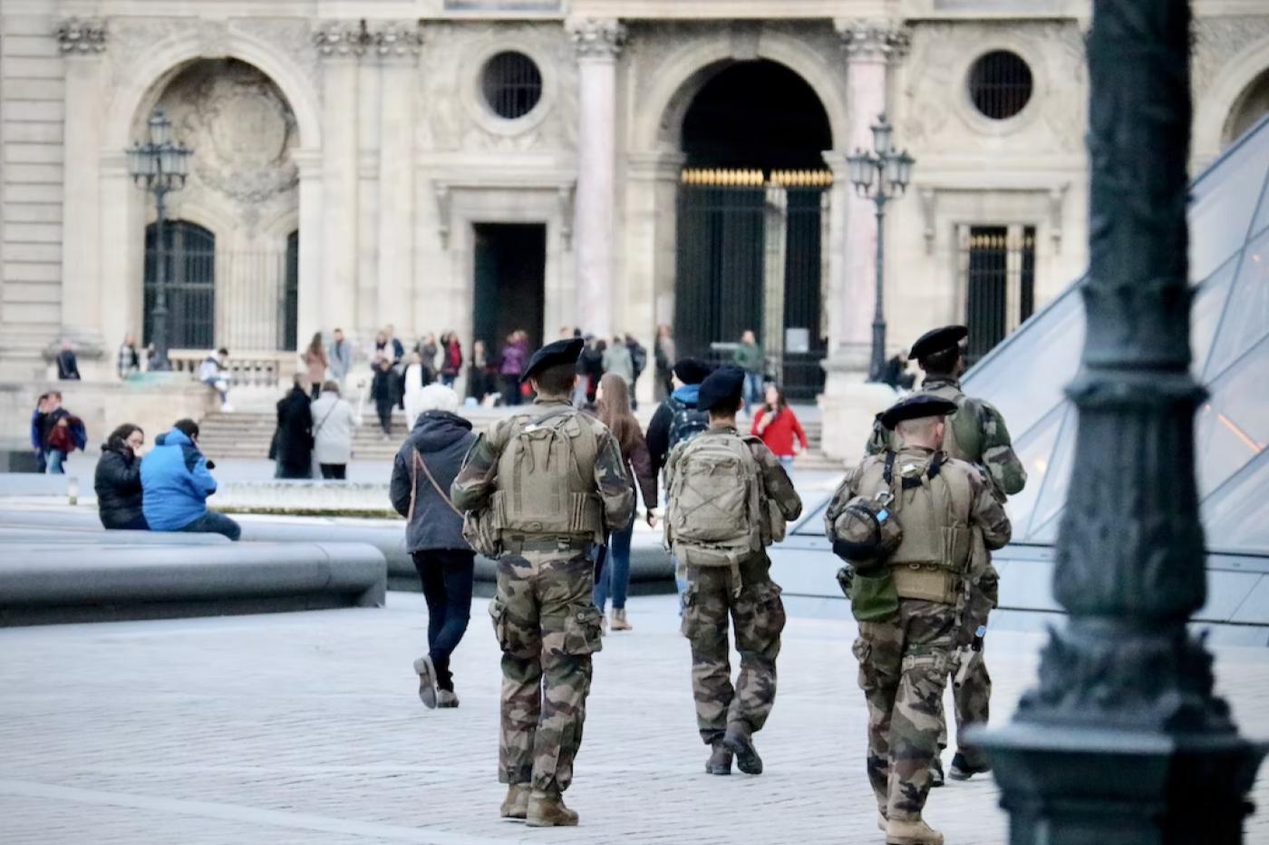 Armée dans les rues de Paris
