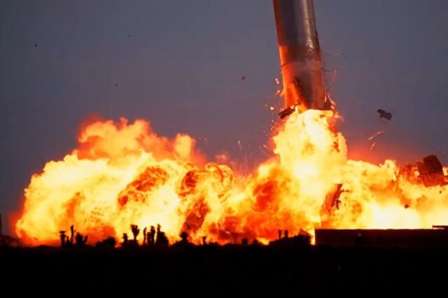 L'explosion du prototype Starship SN10