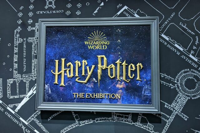 Le panneau de l'expérience Harry Potter