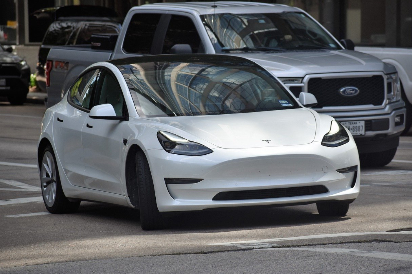 Des employés de Tesla s'échangeaient des vidéos de clients capturées par  les caméras des voitures