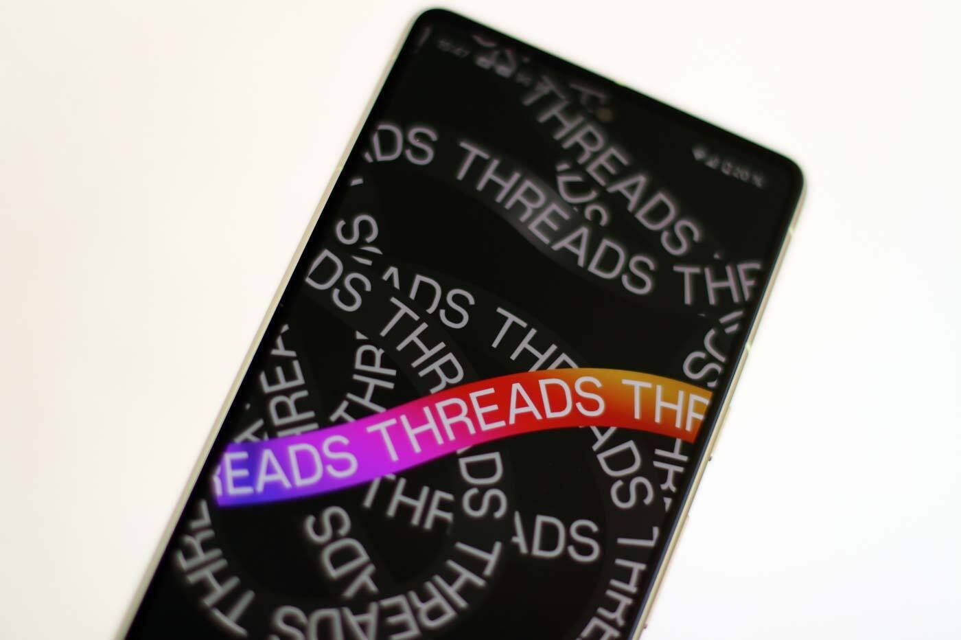 threads-logo-smartphone