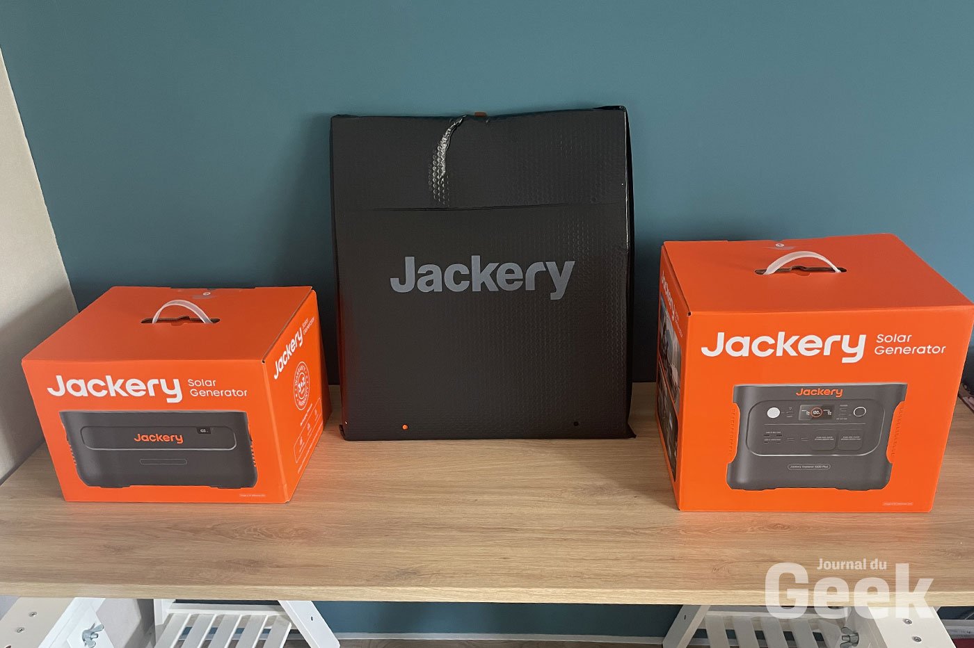 Test du kit générateur d'énergie Jackery Explorer 1000 Plus avec panneau  solaire et batterie externe