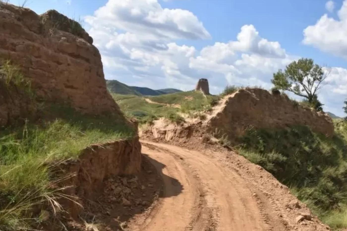 Une portion de la Grande Muraille de Chine endommagée par des ouvriers