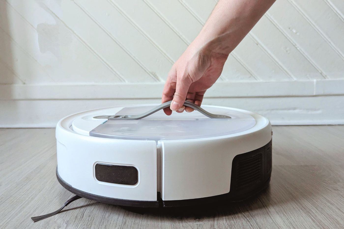 Test yeedi cube : un robot aspirateur-laveur vraiment autonome ?