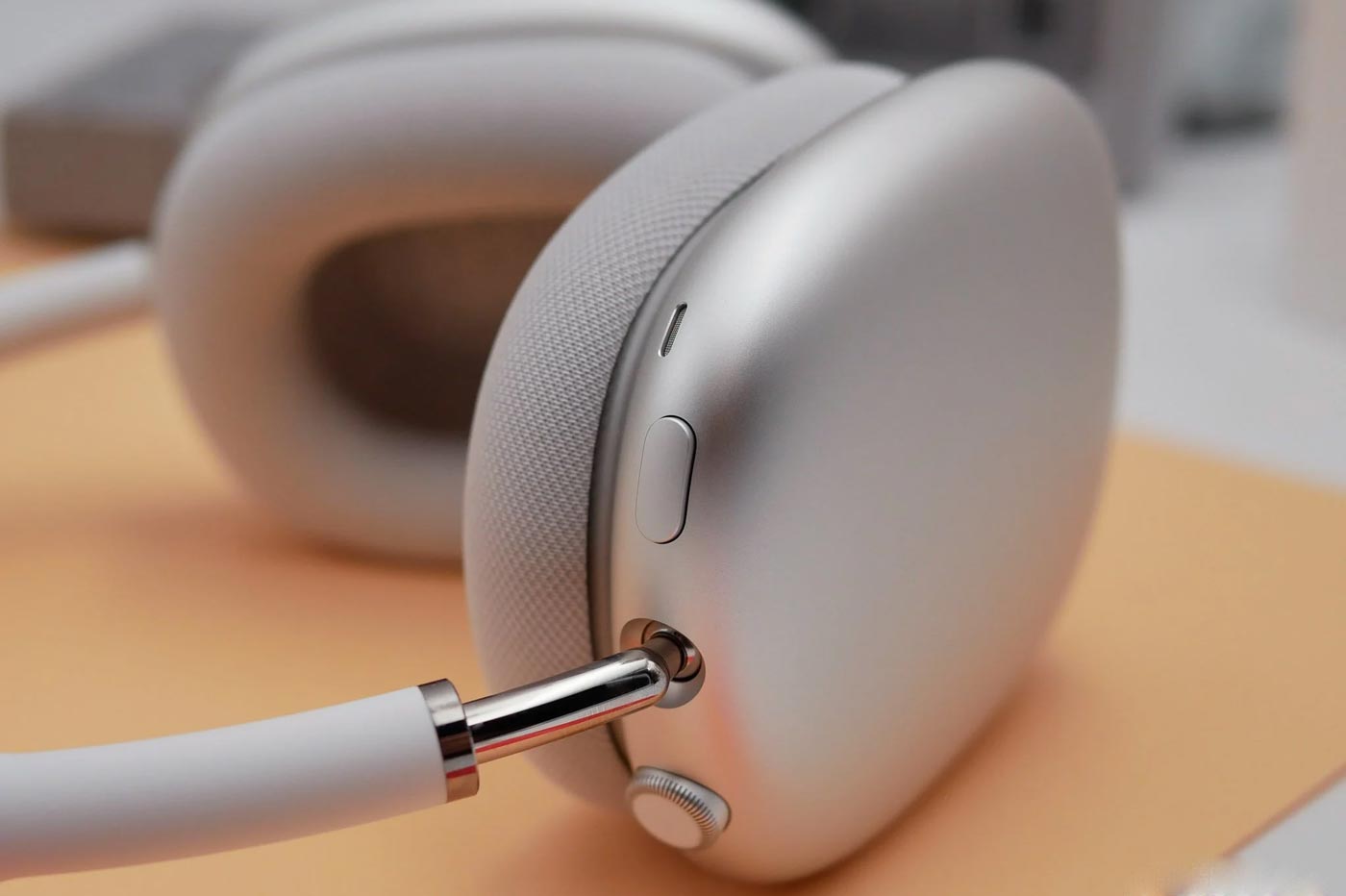 AirPods Max : le casque d'Apple pourra bien devenir filaire