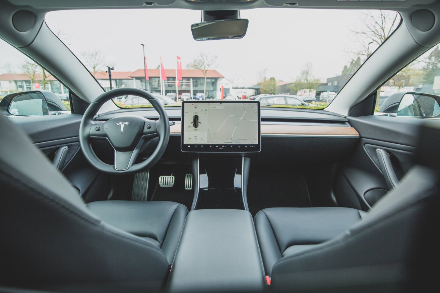 Pour réduire les abus avec l'Autopilot, Tesla active la caméra