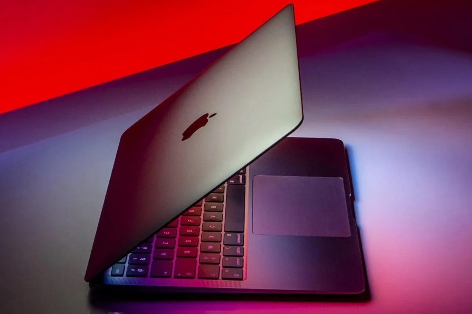 Apple liquide le stock de son MacBook Air, jamais la réduction n’a été aussi FOLLE ⚡