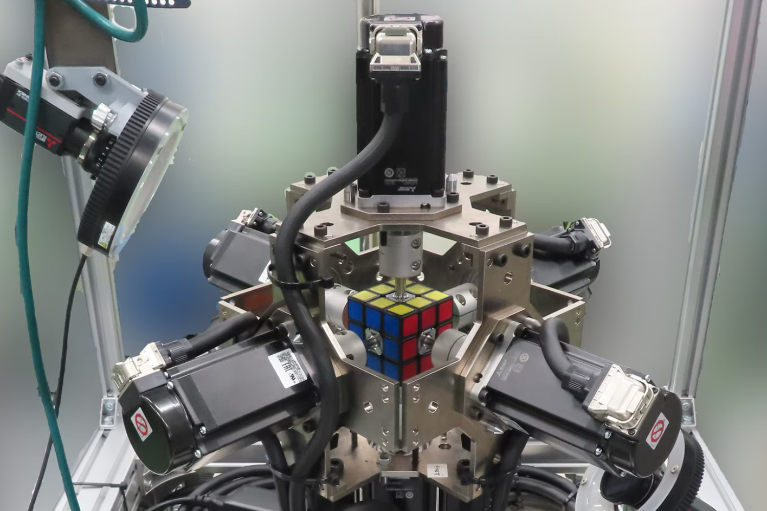 Rubiks Cube Robot