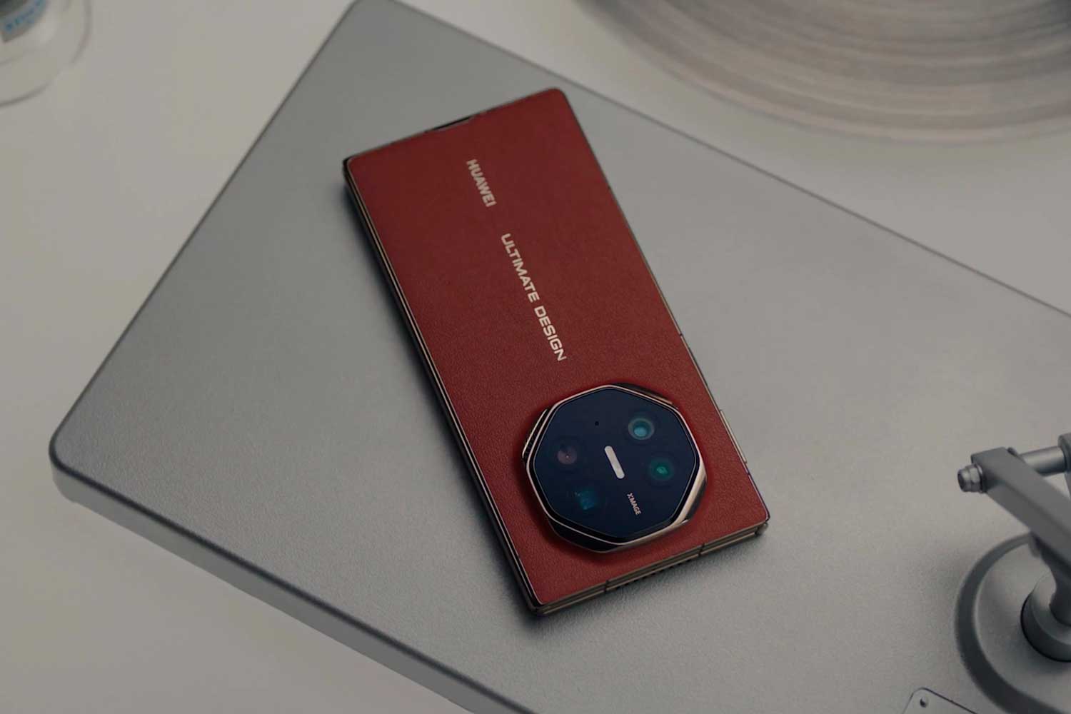 Huawei Mate Xt Design