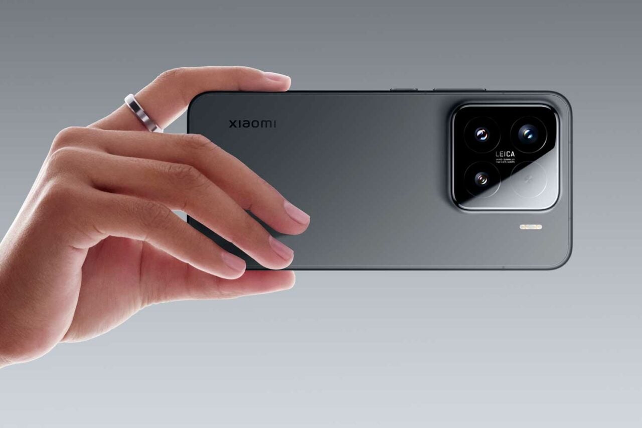Xiaomi 15 Black Back 02
