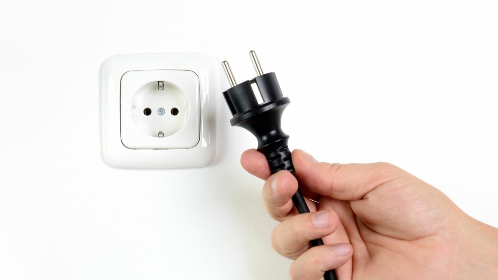 Électricité : +40 % sur les marchés en un mois, faut-il fuir le tarif réglementé ?