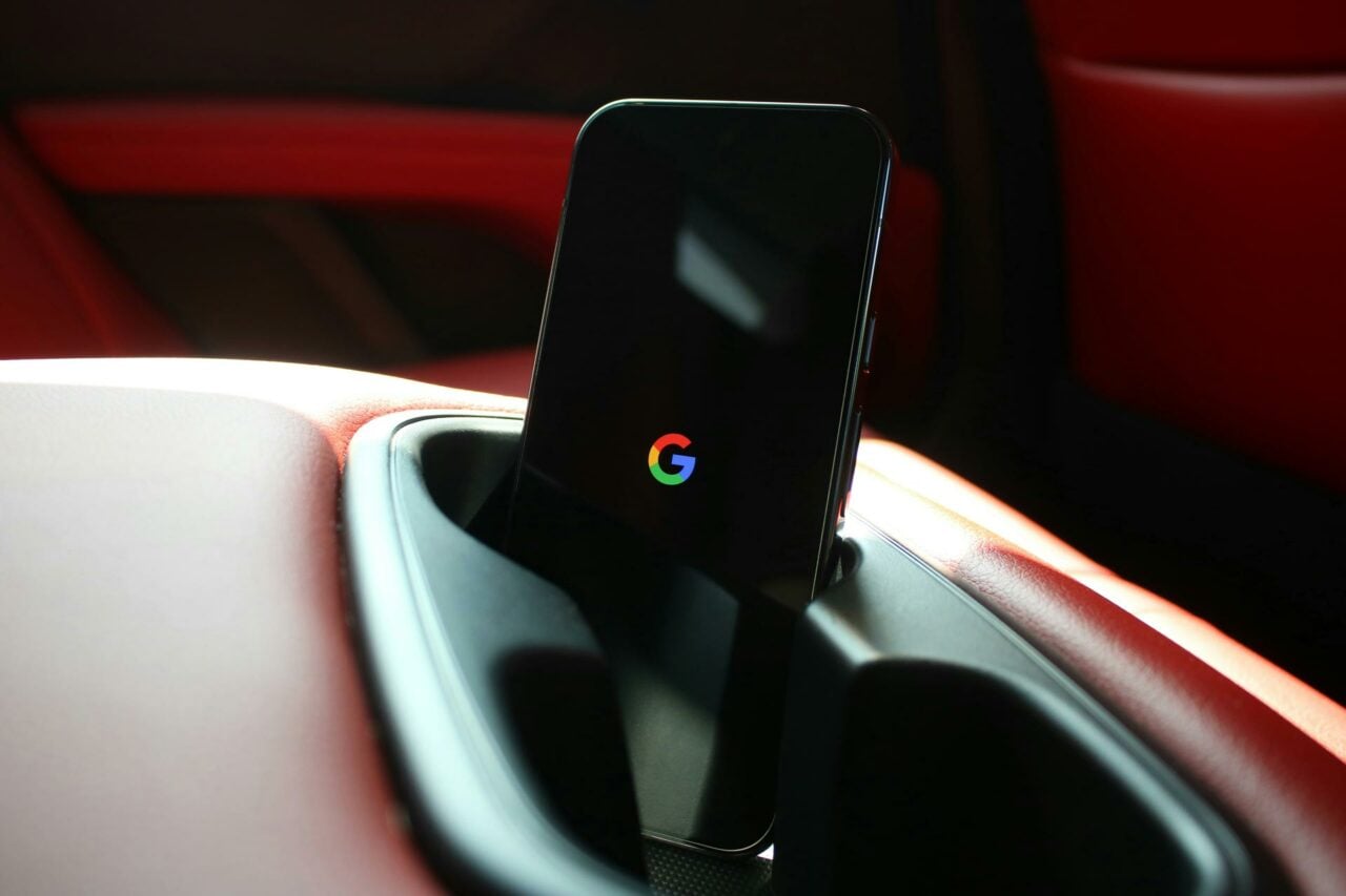 Google Pixel 9 Smartphone Voiture