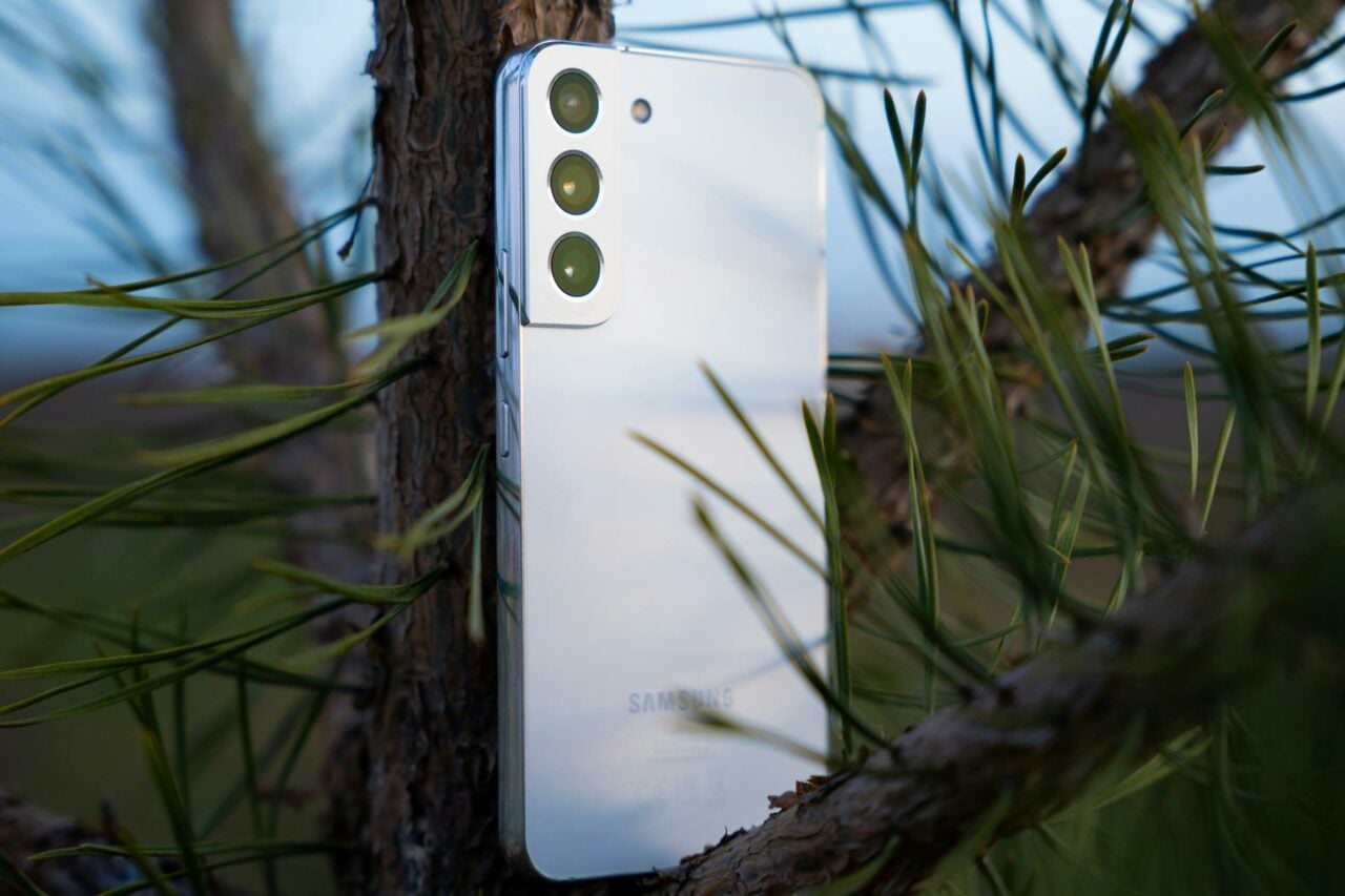 Samsung Galaxy S22 Smartphone