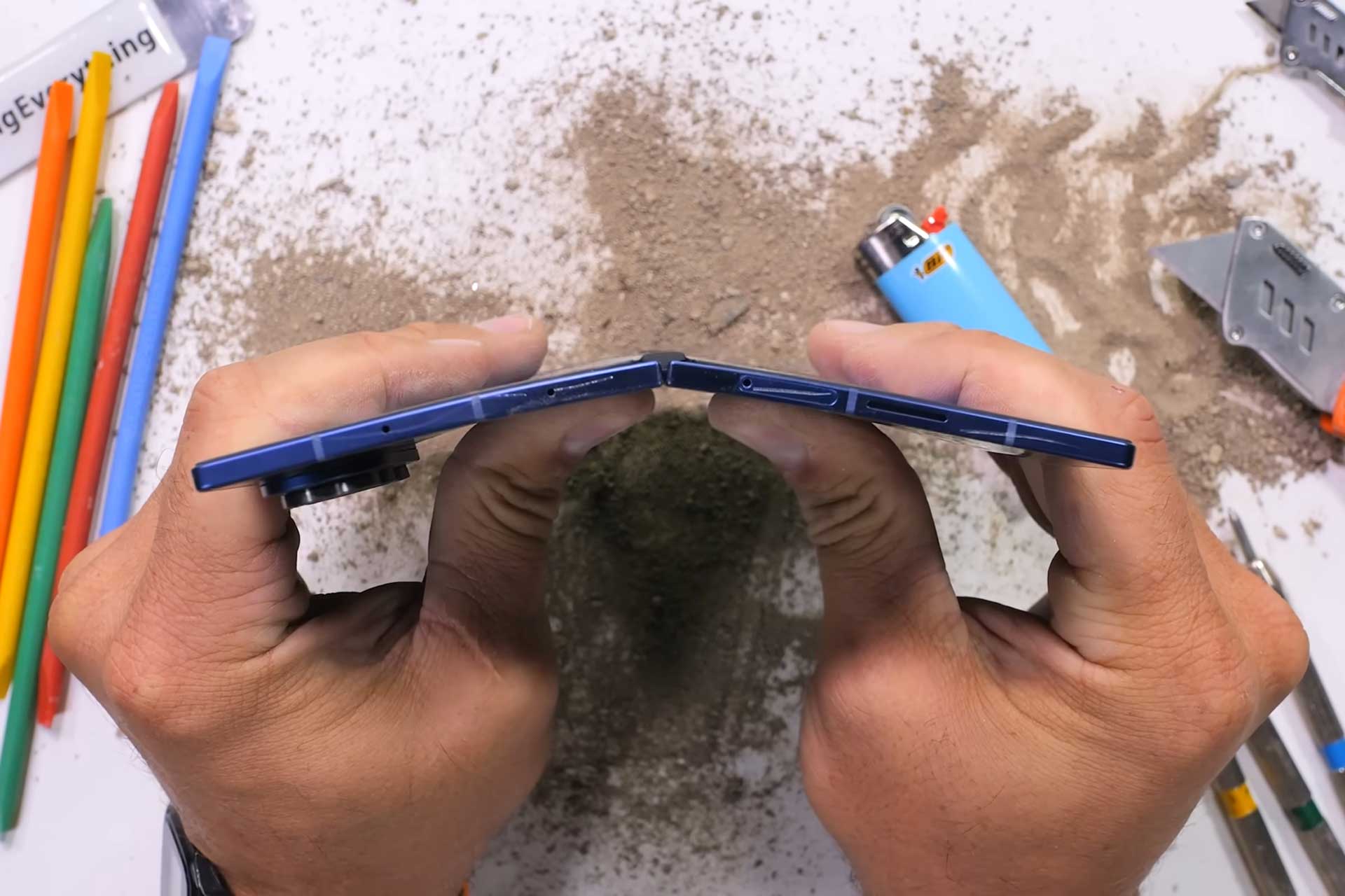 Youtube Samsung Z Fold 7 Durabilitytest 3