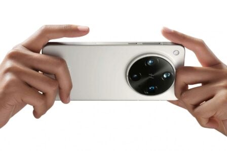 Oppo Find X8 Ultra Hand