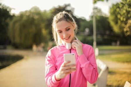Femme Smartphone (5)