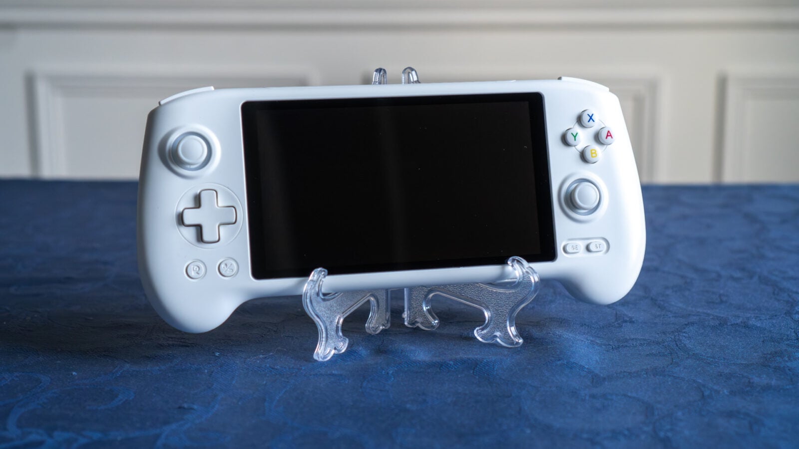 Test console Anbernic RG 557 : une alternative moins chère au Retroid ...