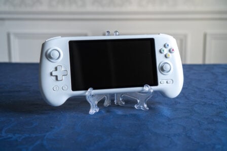 Test Anbernic RG 557