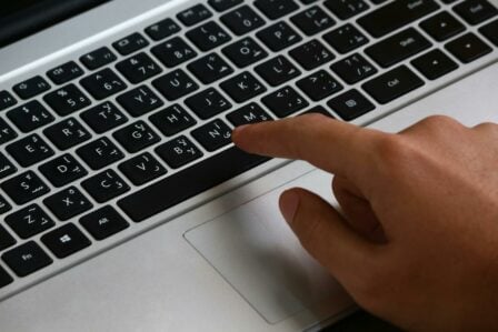 Mains Ordinateurs Mac