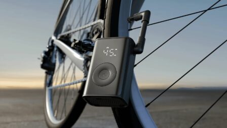 Compresseur d'air portable Xiaomi Mijia Compact 240g avec pneu de vélo en arrière-plan