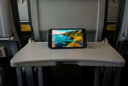 Siège et intérieur d'un appareil Vueling lors d'un vol européen