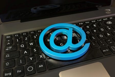 origine-arobase-email-ray-tomlinson-histoire