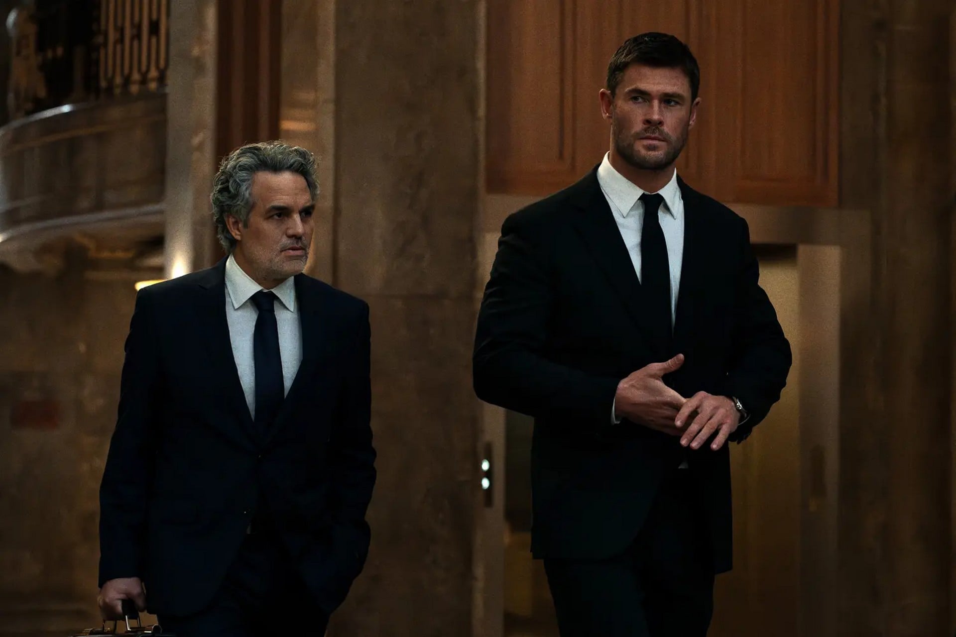 Sur Prime Video, ce thriller classieux avec Chris Hemsworth est déjà une réussite