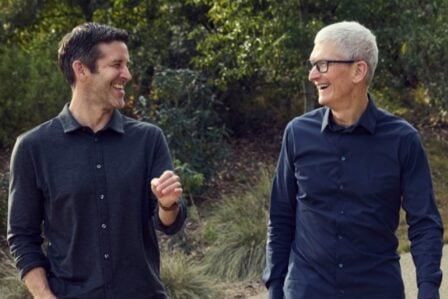 John Ternus prend la tête d'Apple le 1er septembre. Voici 5 anecdotes qui montrent que le successeur de Tim Cook est un personnage à part — bien loin de l'image qu'on se fait d'un CEO Apple.