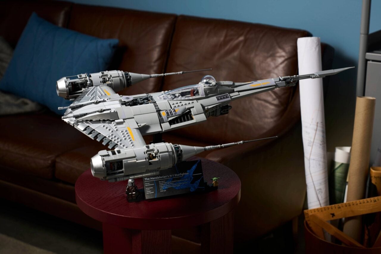 LEGO annonce le Chasseur N-1 du Mandalorien UCS (75442) : 1809 pièces, briques Drum Lacquered argentées, 249,99 €, dispo le 4 mai 2026 avec Mando et Grogu.