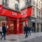 Boutique SFR en centre-ville, symbole du rachat en cours par Orange, Bouygues Telecom et Free en 2026
