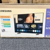 Carton d'emballage Samsung avec la photo de Dua Lipa utilisée sans autorisation
